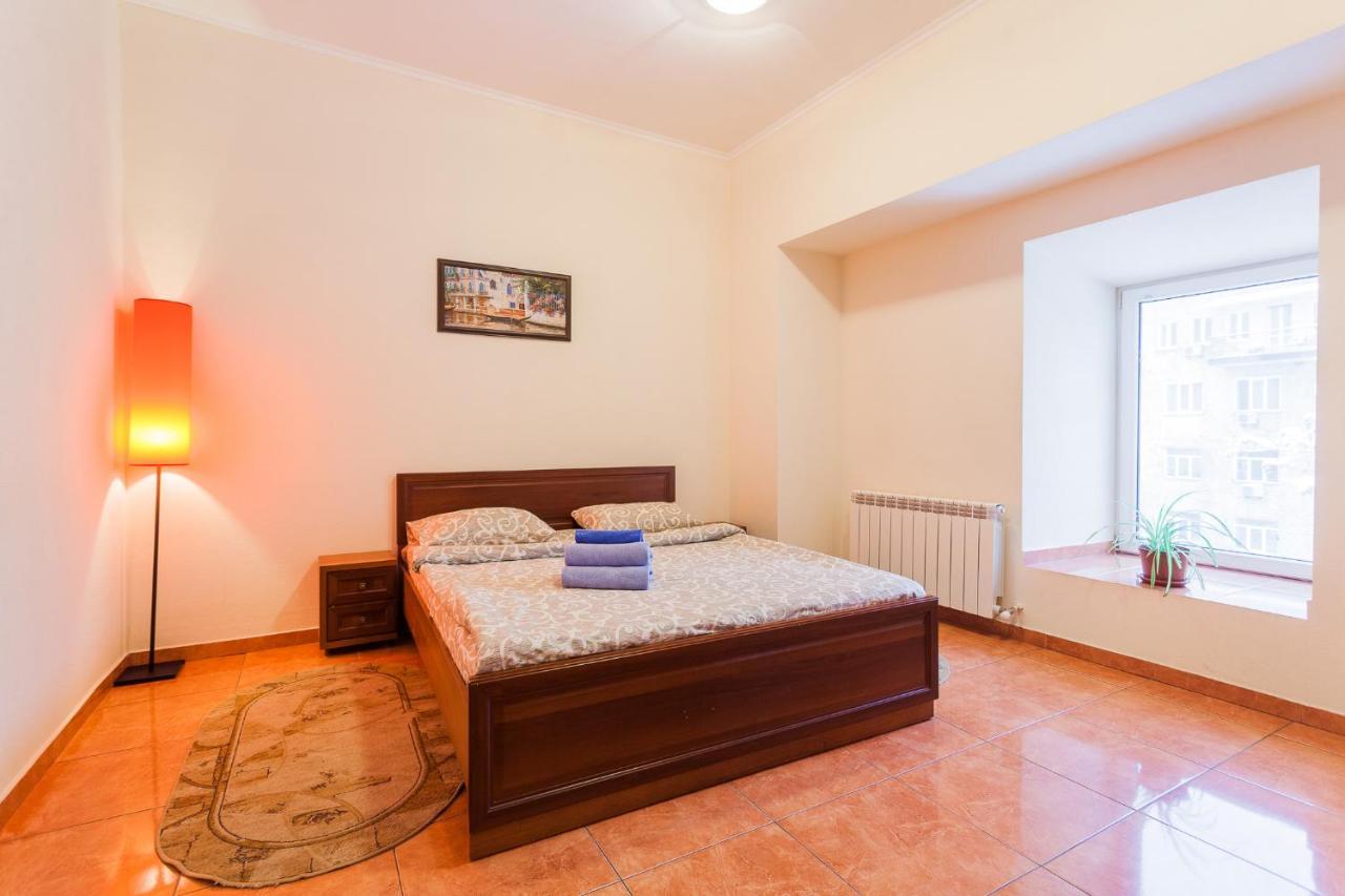 Apartment At Malaya Zhytomyrska 5 基輔 外观 照片