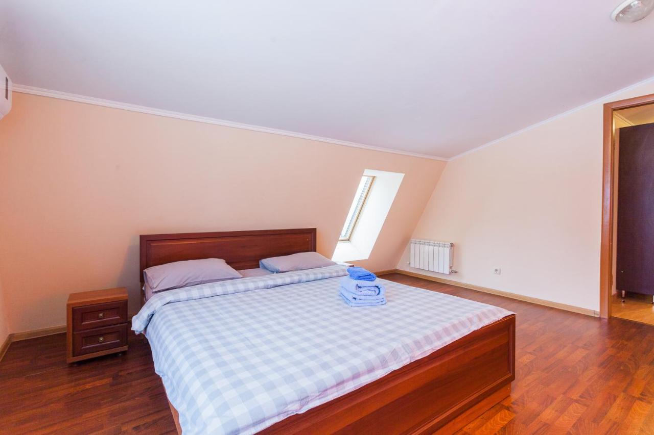 Apartment At Malaya Zhytomyrska 5 基輔 外观 照片
